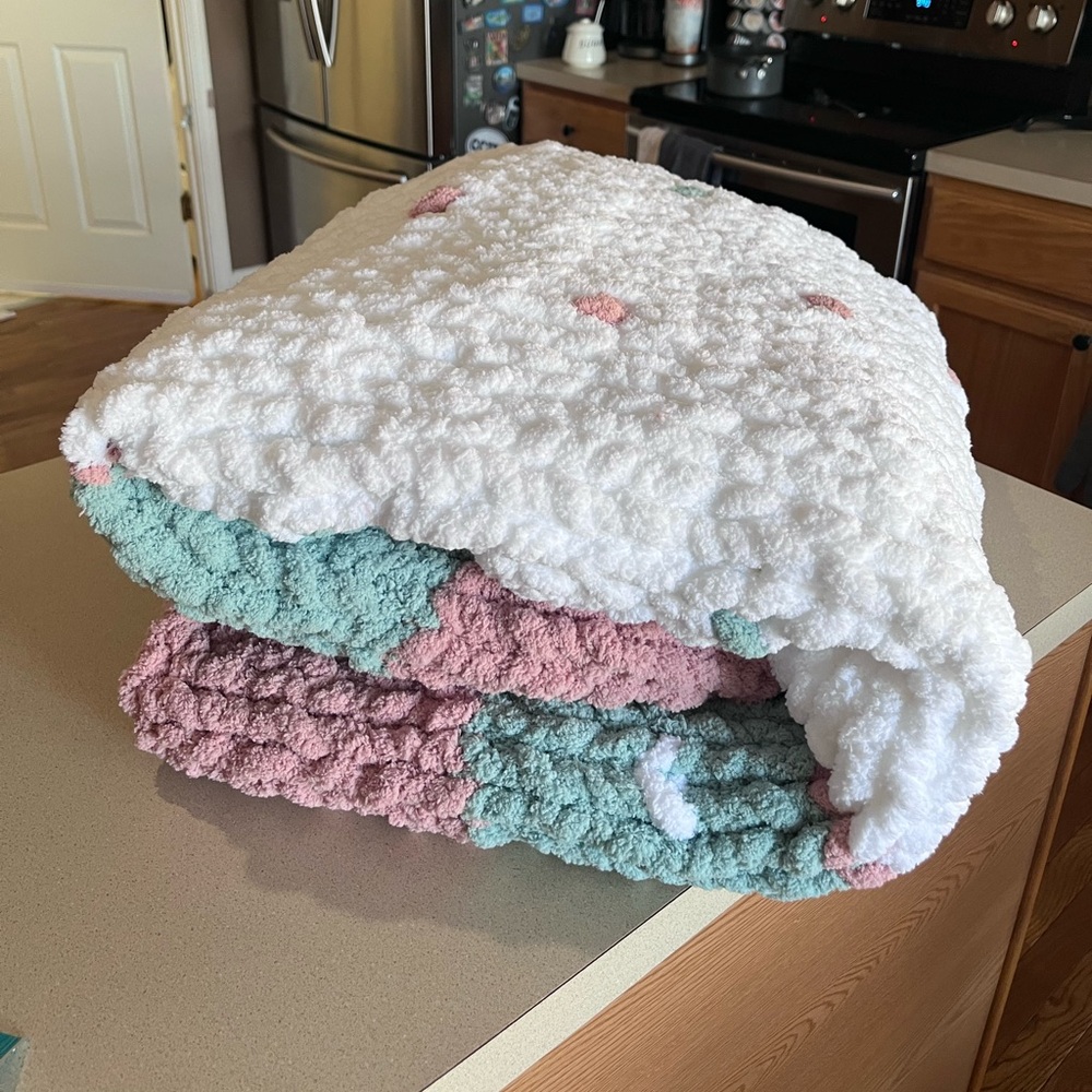 Handmade Pink and Baby Green Chunky Knitted Blanket - Picture 5 of 7